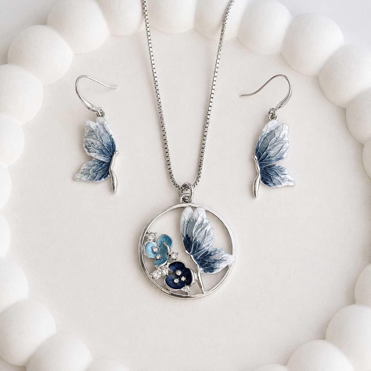 Silver wings pendent set