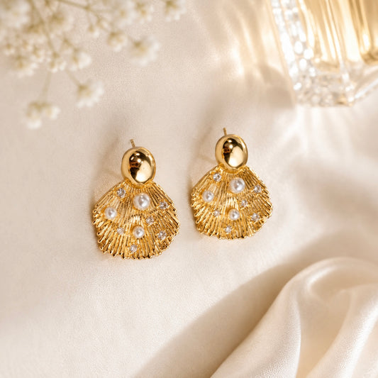 Shell pearl studs