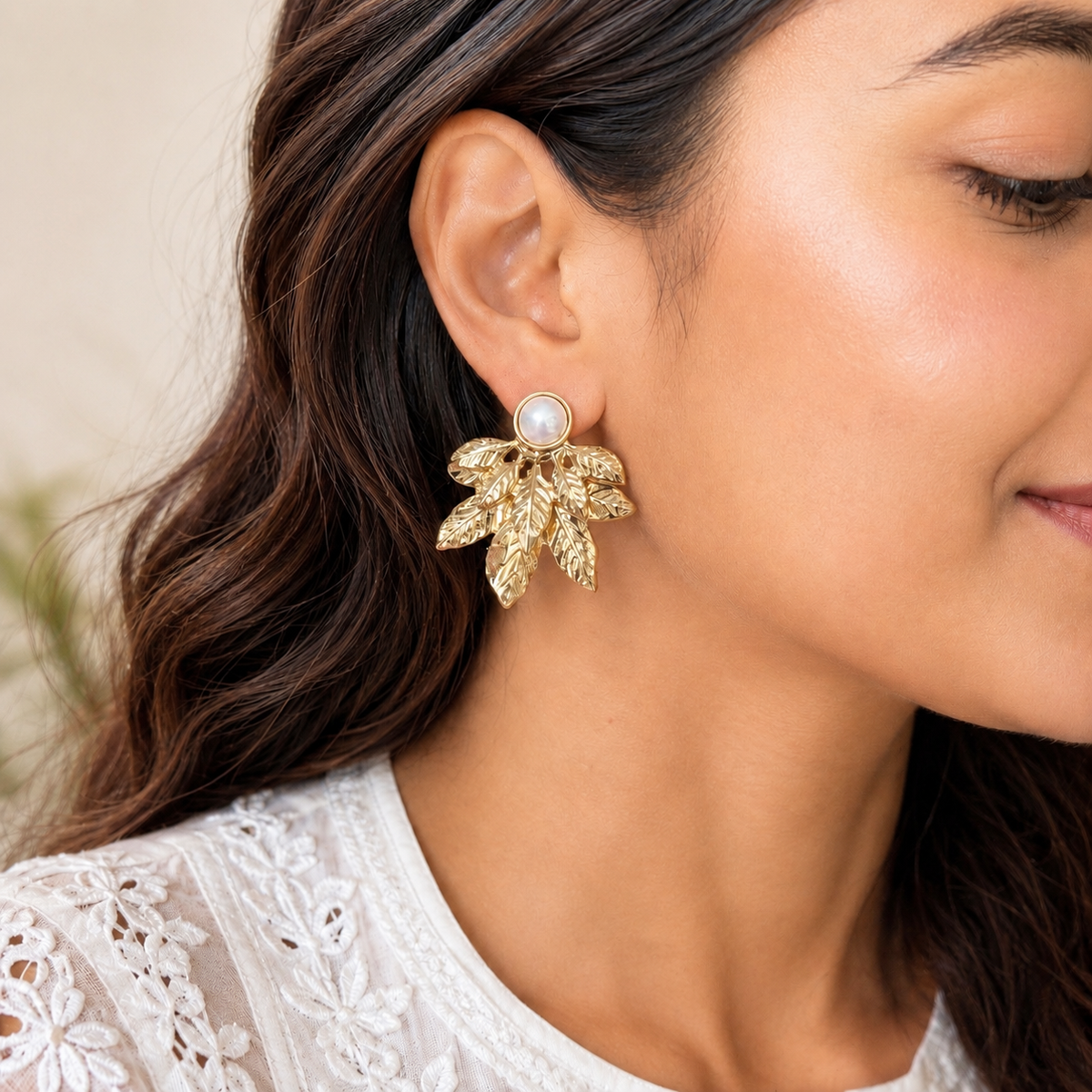 Leaf pearl studs