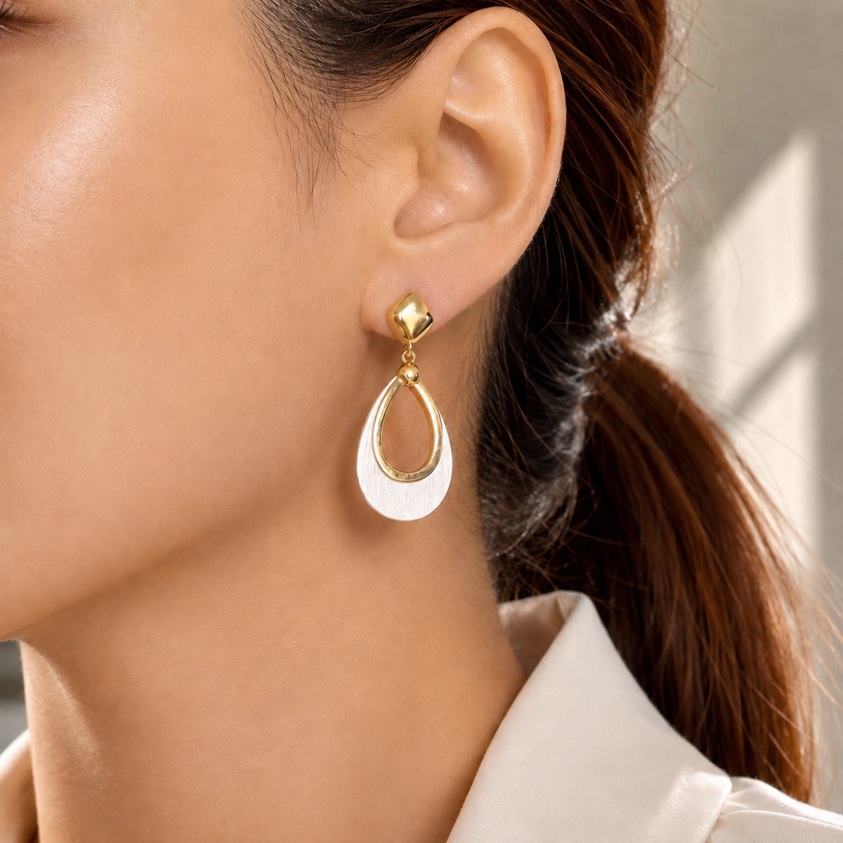 Gold line earrings