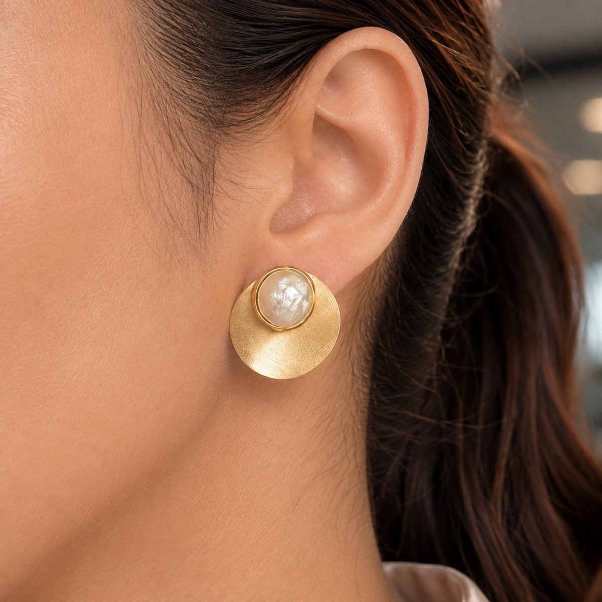 Pearl disc studs