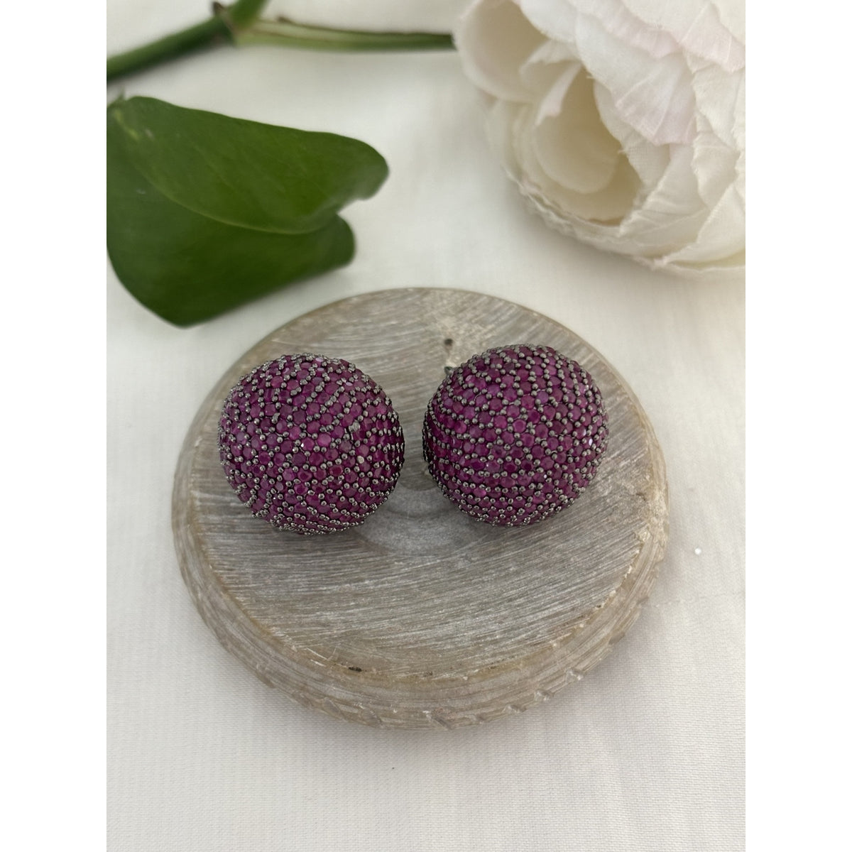 Pink glitter spherical studs