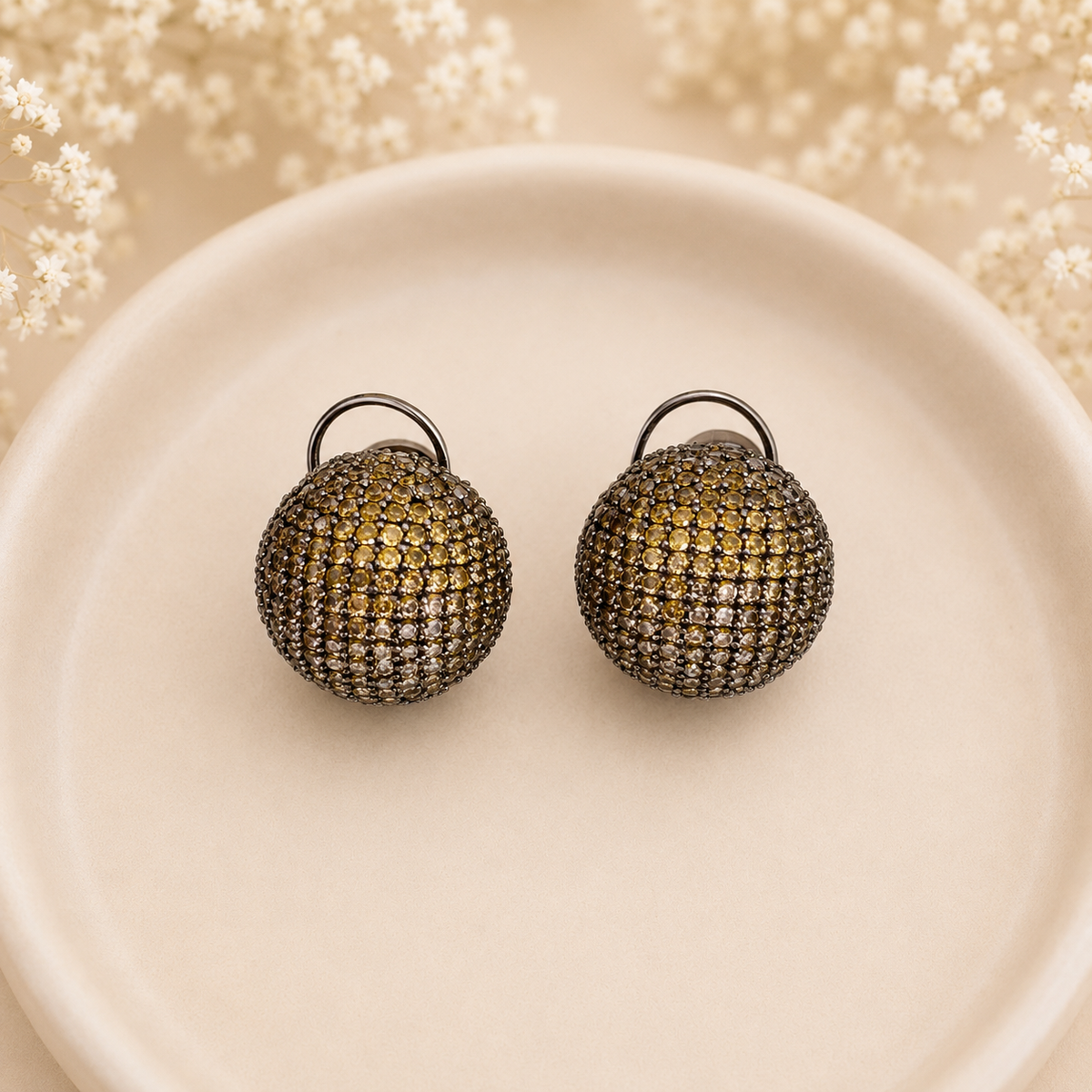 Spherical glitter studs