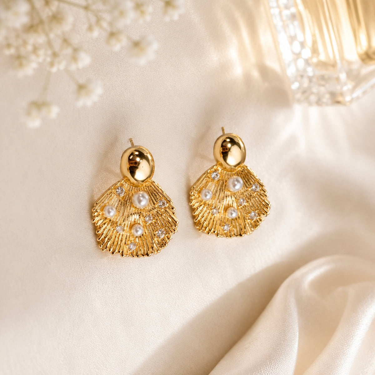 Shell pearl studs