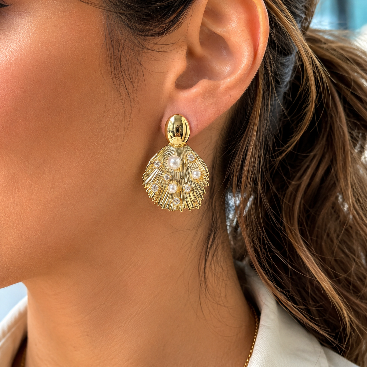 Shell pearl studs