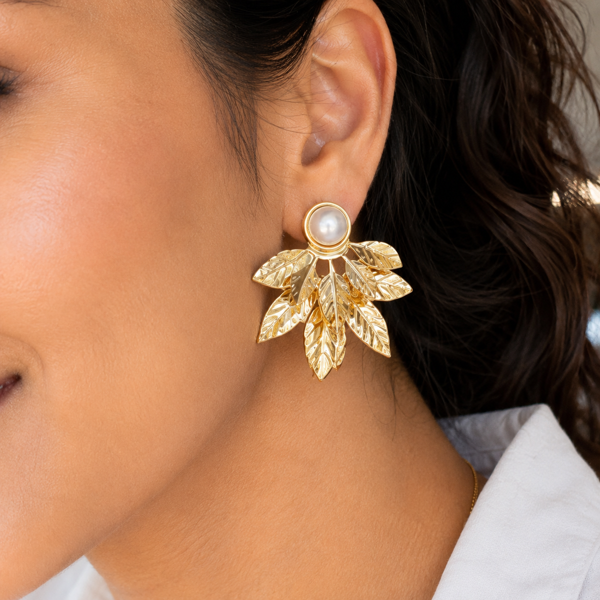 Leaf pearl studs
