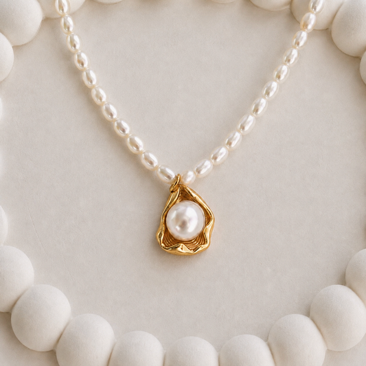 Angie pearl necklace