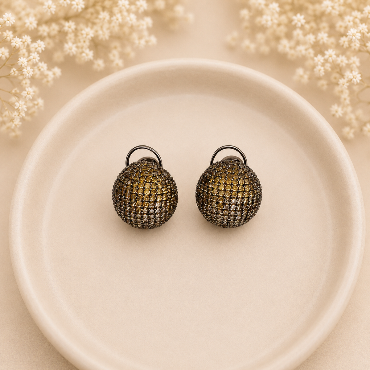 Spherical glitter studs
