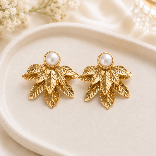 Leaf pearl studs