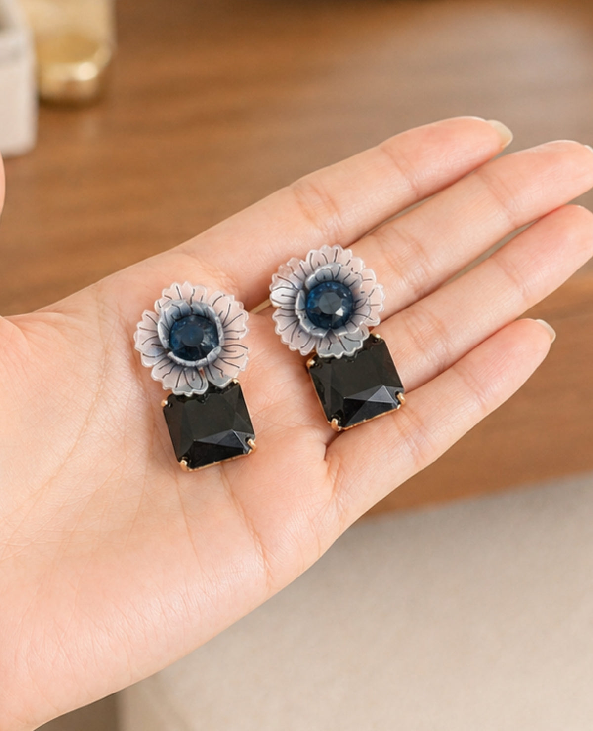 Midnight daisy earrings